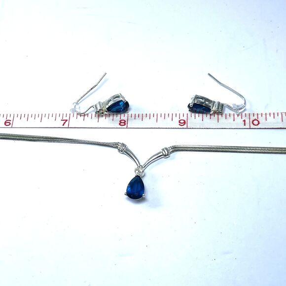 Signed Avon 2003 Faceted Pear Shaped Faux Glass Sapphire Silver Tone Necklace - Picture 13 of 16